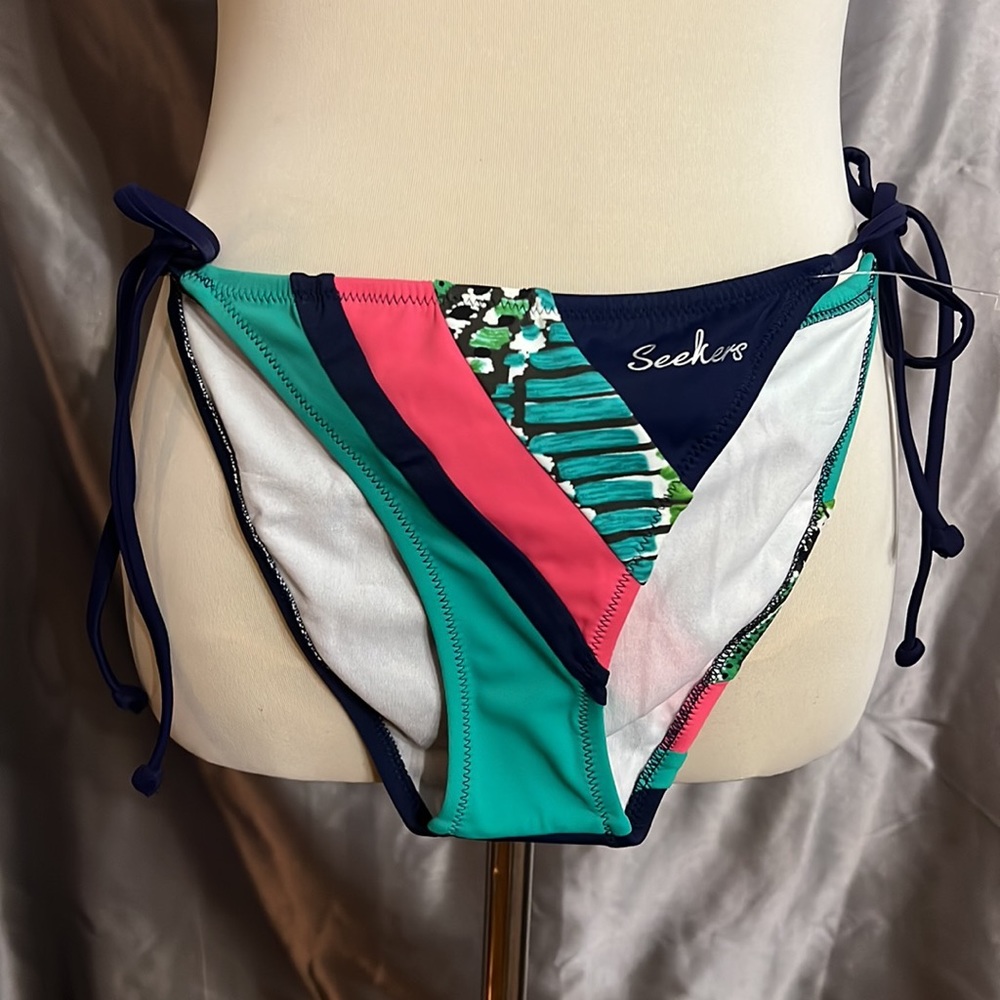 Medium [New] Seekers Australia - Bikini Bottoms